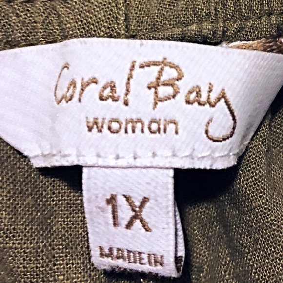 DONATED Pants-Linen Blend, Cropped with side slits - Picture 4 of 8